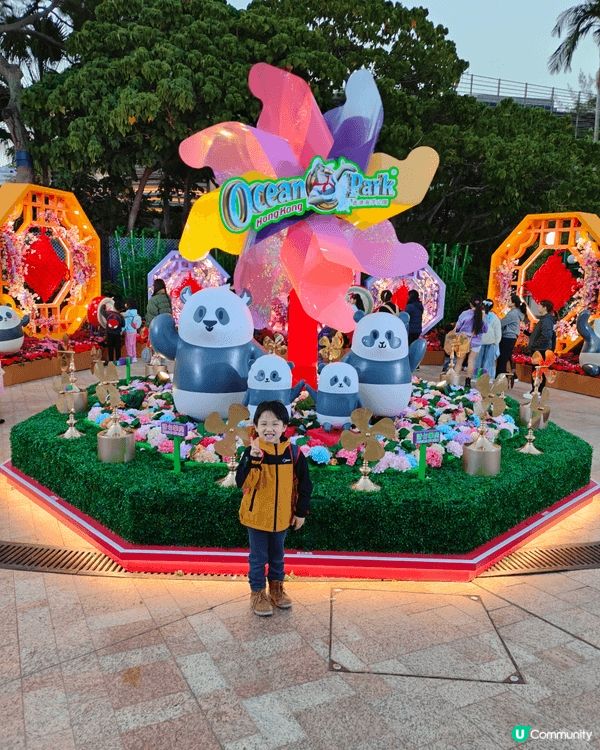 海洋公園真的是親子時光好去處，兩個小朋友每次都好喜歡去海洋公...