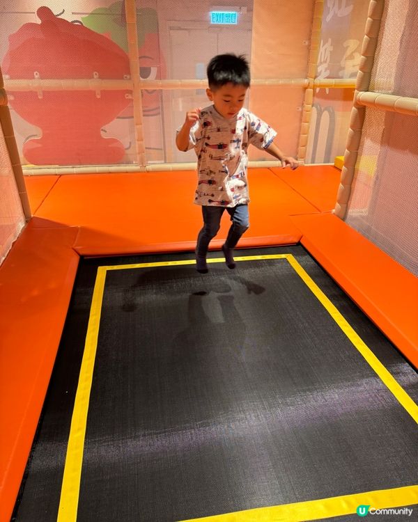 九龍灣playhouse有波波池、夾公仔