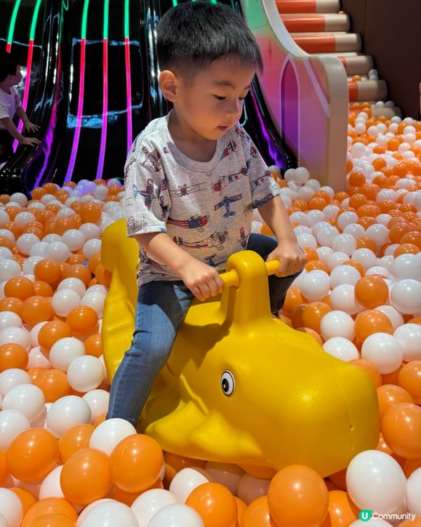 九龍灣playhouse有波波池、夾公仔