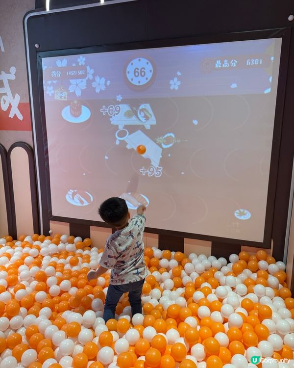 九龍灣playhouse有波波池、夾公仔