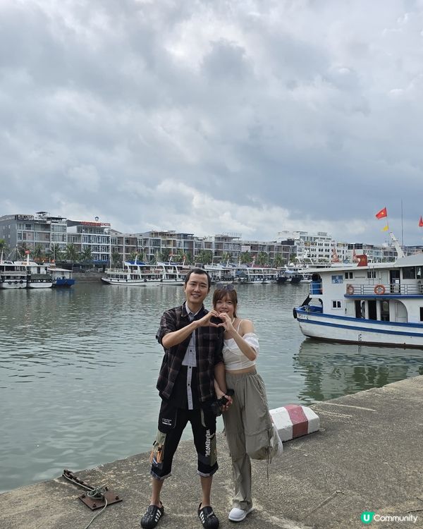 海上漫遊下龍灣！🏞️ 遠眺鬥雞石！👫