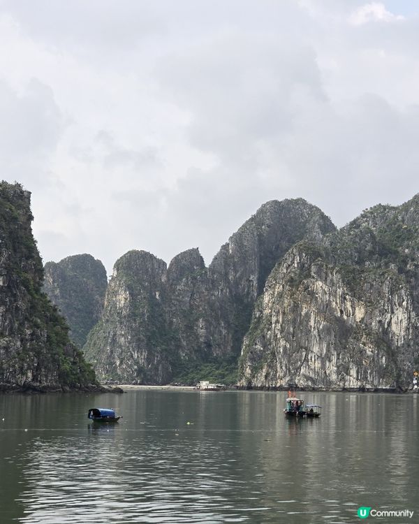 海上漫遊下龍灣！🏞️ 遠眺鬥雞石！👫