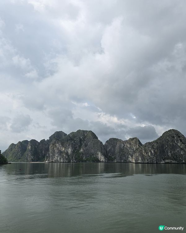海上漫遊下龍灣！🏞️ 遠眺鬥雞石！👫