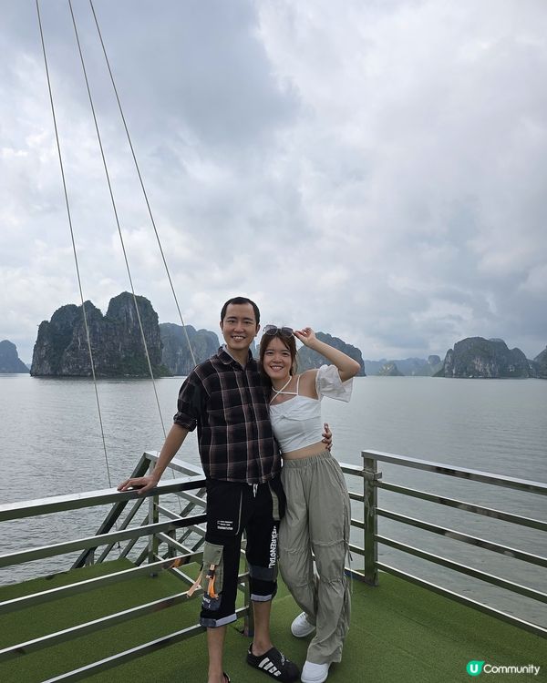 海上漫遊下龍灣！🏞️ 遠眺鬥雞石！👫