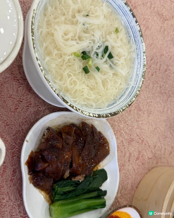 一家人去飲茶傾吓偈，吹吓水