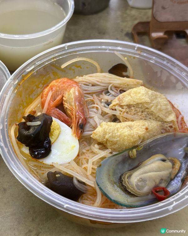 午餐食海鮮雞球喇沙米線