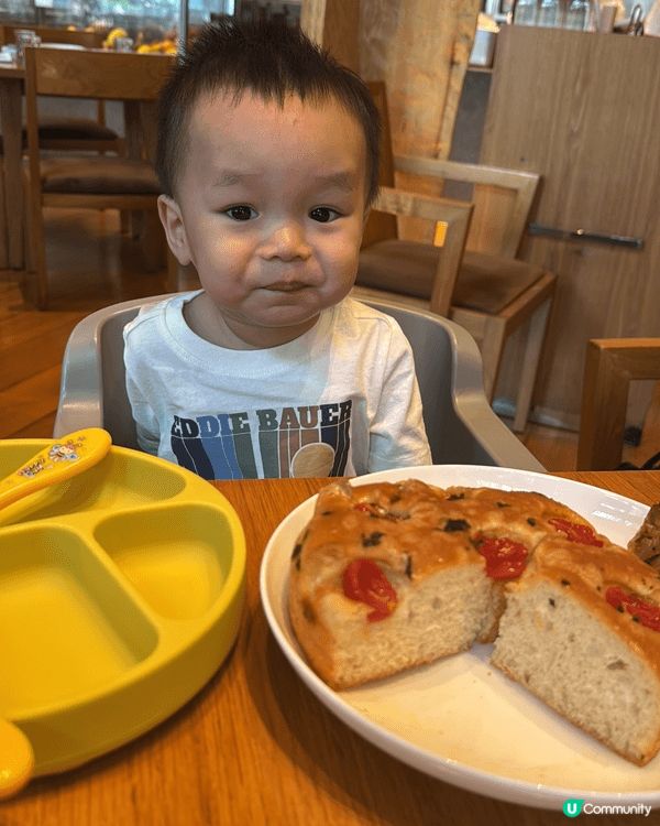 我們復活節旅行的時候回了深圳住一間親子酒店，可以讓兩個家庭一...