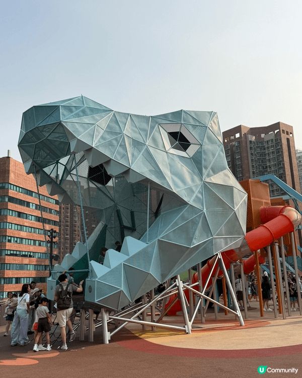 這裡是沙田恐龍公園.它合適初生至小學生來玩樂.交通方便,周圍...