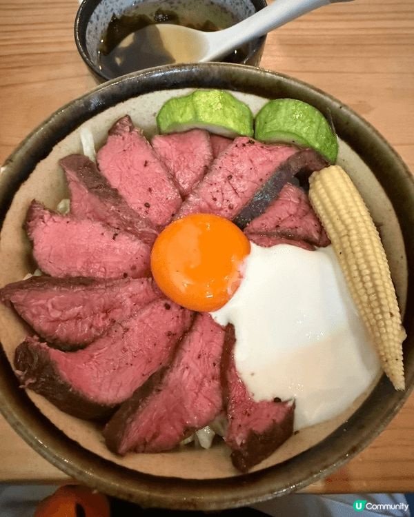 小島料理嘅慢煮牛丼，係一碗令人食過就記得嘅招牌丼飯。選用優質...