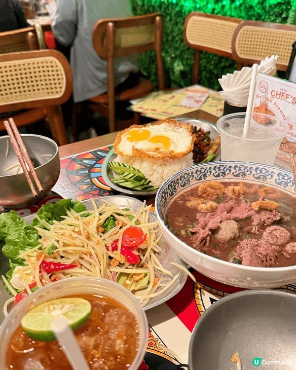 泰排檔嘅醬料同食材大多由泰國直送，味道夠晒地道！試咗船麵湯底...