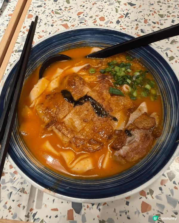 早前去左一間日式餐廳食吉列牛定食，圖中既係和牛忌廉牛肉餅．二...
