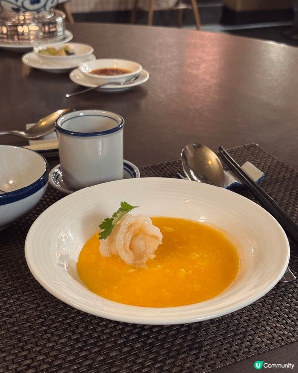 逸東軒係佐敦香港逸東酒店嘅米芝林一星粵菜餐廳，以手工點心同老...