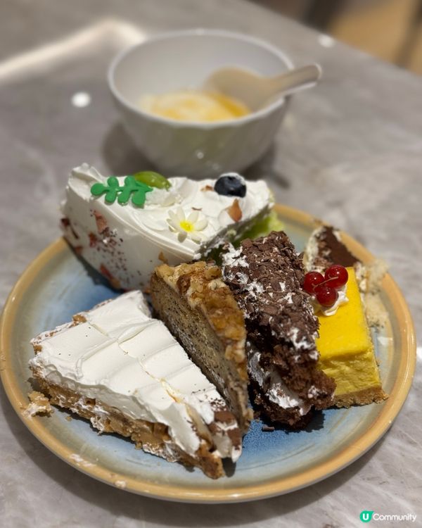 蟹腳 甜品正 仲有畫碟