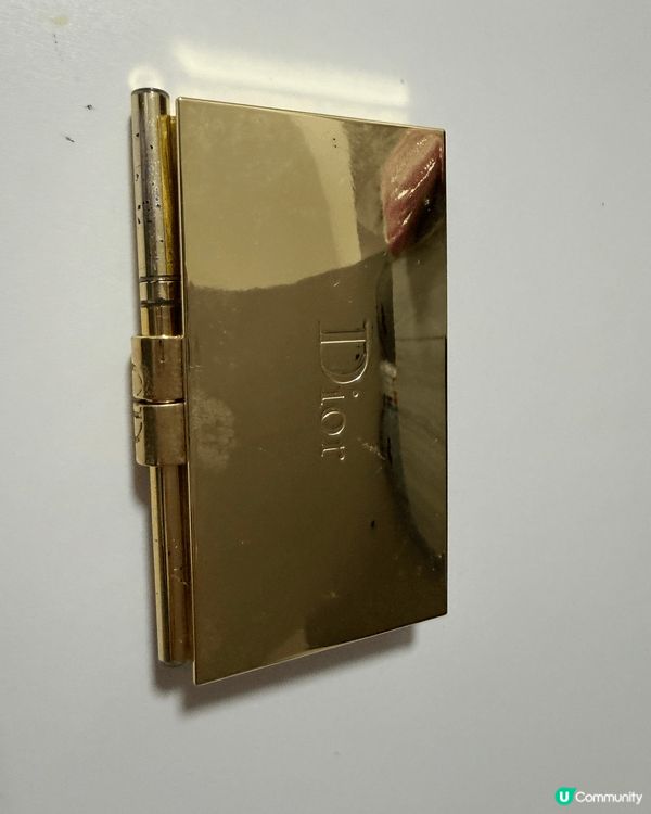 最近朋友送咗我款Dior的化妝品俾我，呢款化妝品有眼線筆眼影...