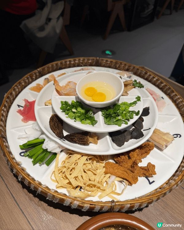 雲南過橋米線是雲南最具代表性的傳統美食，位列雲南十大名吃之首...