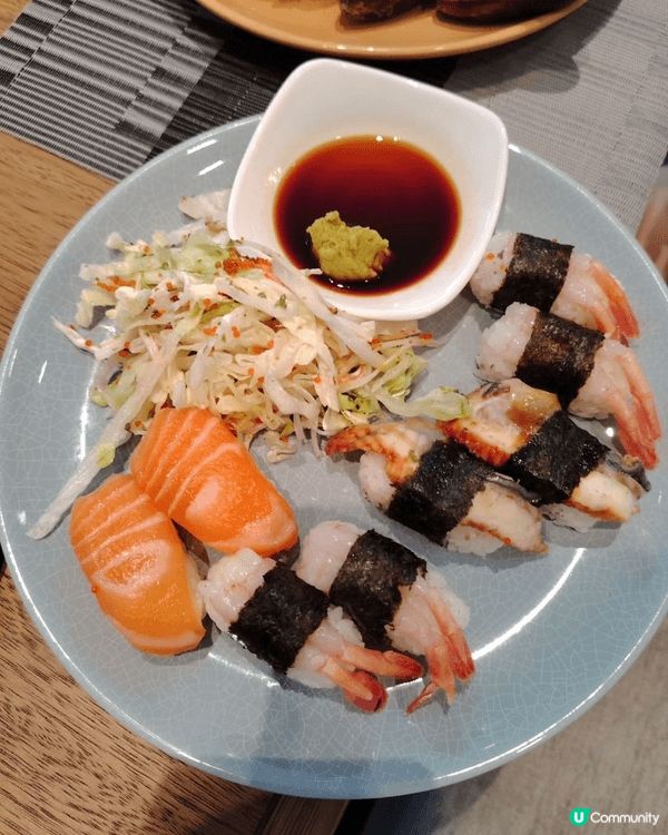 wm酒店自助餐餐廳闊落，食物亦好多選擇。午餐時段更有生蠔、斧...