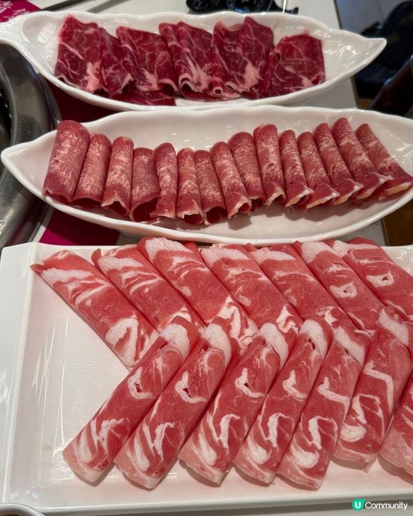 快樂小羊火鍋套餐69元一位加20元西班牙黑毛豬，加18元牛舌份