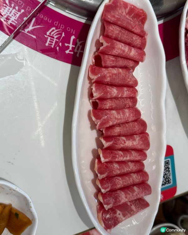 快樂小羊火鍋套餐69元一位加20元西班牙黑毛豬，加18元牛舌份