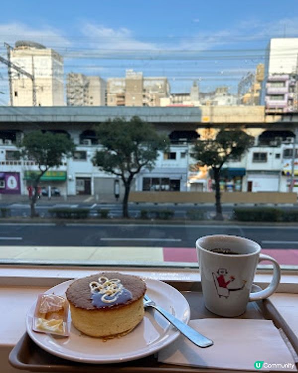 【2026 大阪。神戶8天遊】神戶│三宮 ♥ 關西知名連鎖咖啡店 Holly's Cafe 邊看電車邊嘆咖啡
