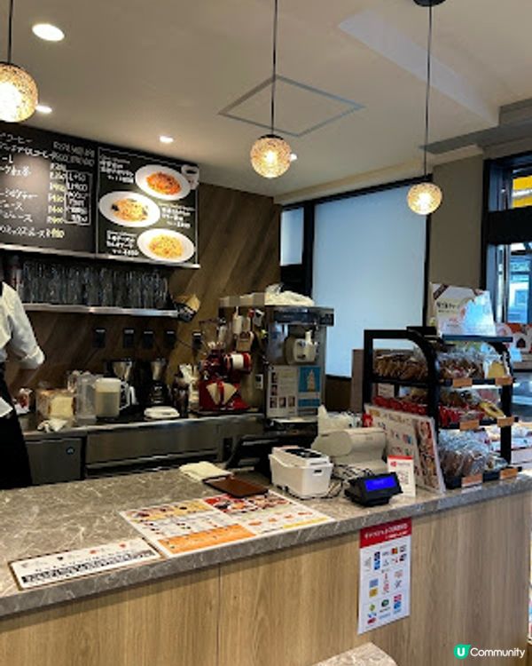 【2026 大阪。神戶8天遊】神戶│三宮 ♥ 關西知名連鎖咖啡店 Holly's Cafe 邊看電車邊嘆咖啡