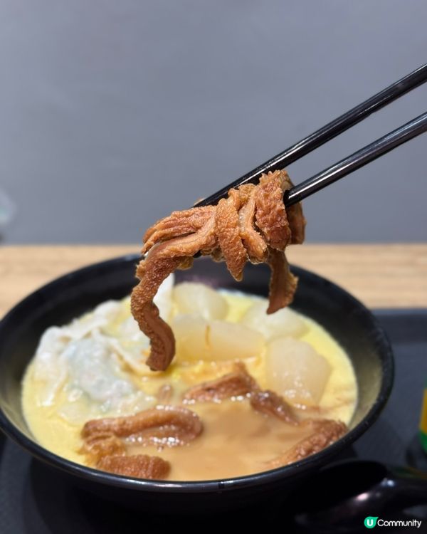 五小時慢火熬製．招牌瑤柱金湯車仔麵