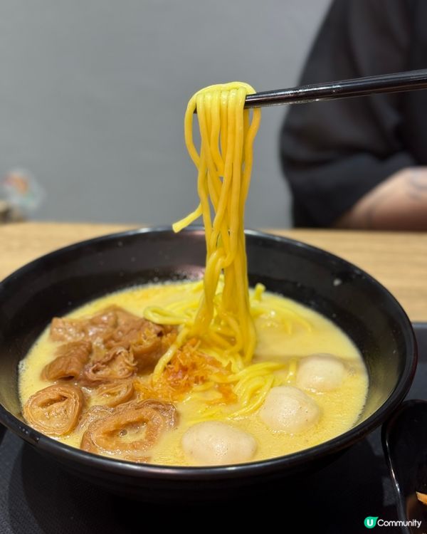 五小時慢火熬製．招牌瑤柱金湯車仔麵