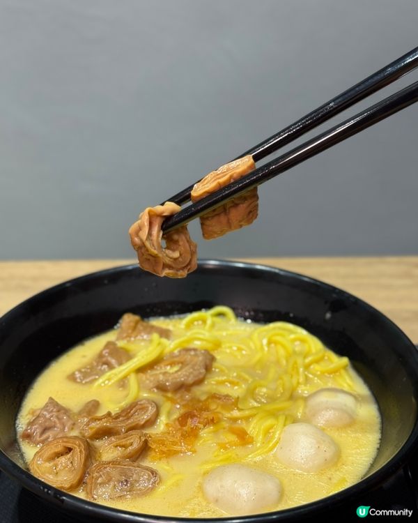 五小時慢火熬製．招牌瑤柱金湯車仔麵