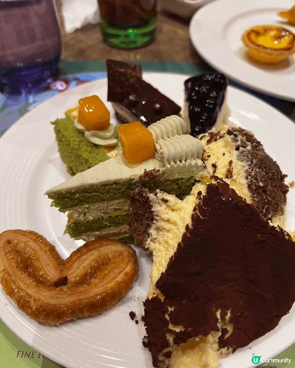 早前同屋企人一齊去帝苑酒店食自助餐 慶祝生日🎂 服務態度很好...