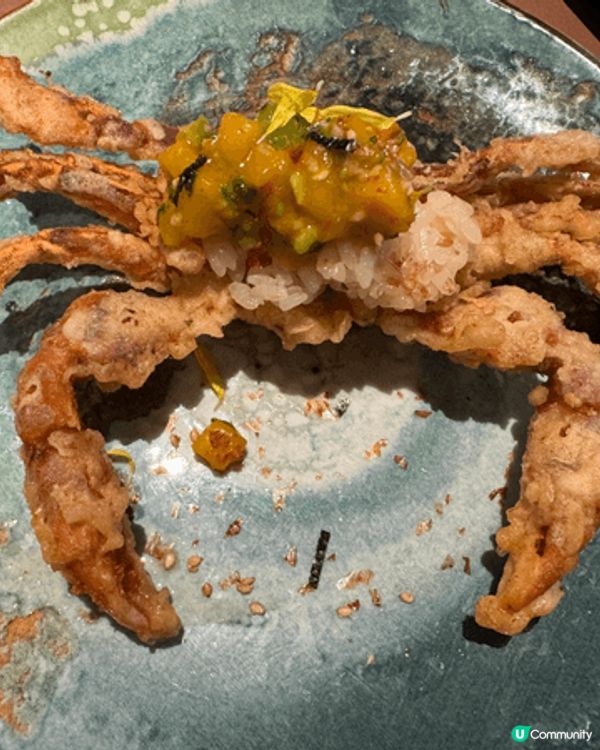 踏入餐區香氣撲鼻，食材新鮮豐富、種類齊全，熱食甜點海鮮應有盡...