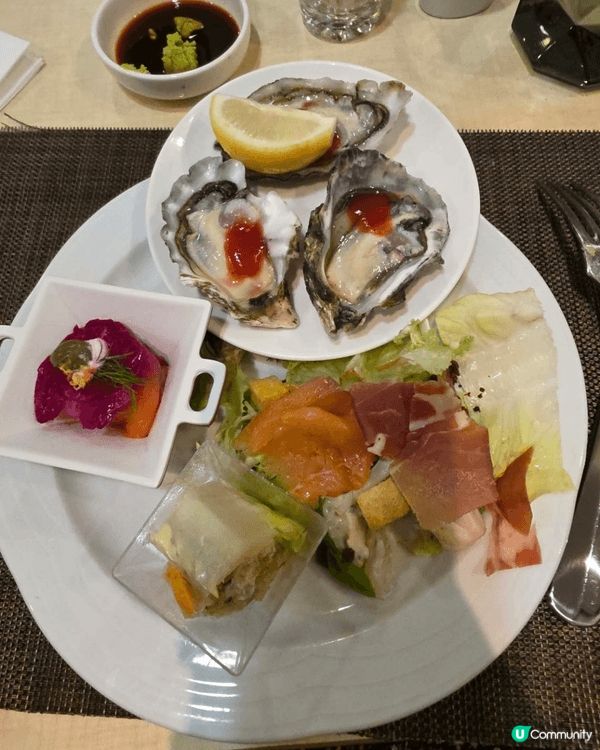 城景國際酒店嘅海鮮自助晚餐真係一場味覺盛宴。踏入餐廳，好感受...