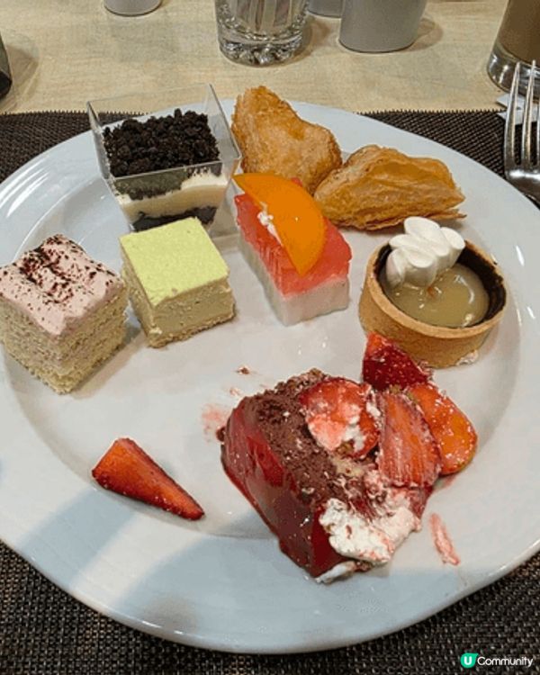 城景國際酒店嘅海鮮自助晚餐真係一場味覺盛宴。踏入餐廳，好感受...
