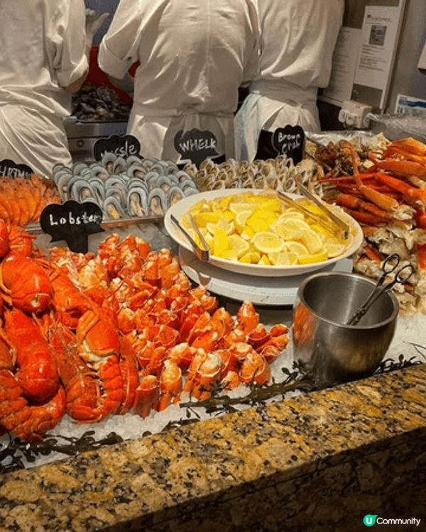 香港喜來登酒店自助晚餐提供豐富的環球美食、經典中菜及精緻甜品...