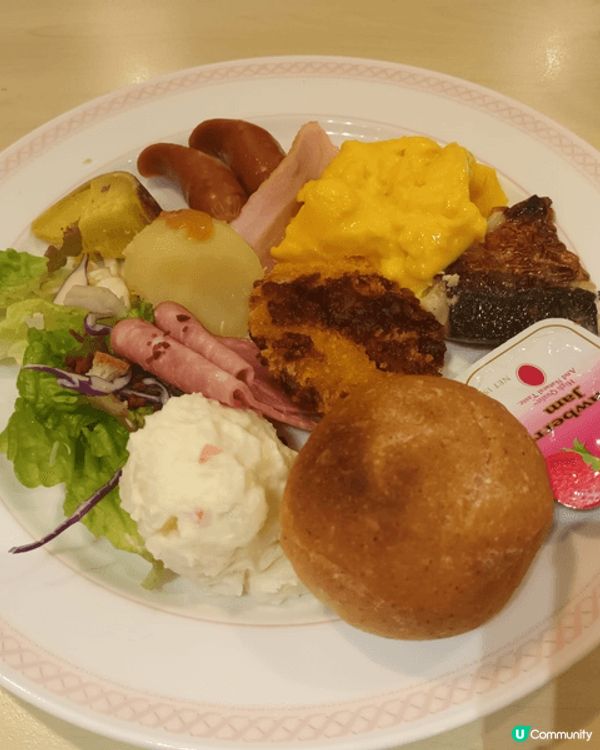 我喺自助餐用餐，會先拎一碗熱湯，一開始有溫暖的食物會比較舒服...