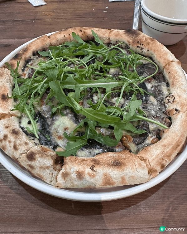 呢間西餐位於蓮塘口岸坐到阪田站附近嘅一個商場 環境好食物精緻...