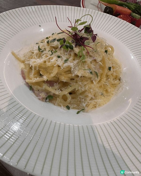 呢間西餐位於蓮塘口岸坐到阪田站附近嘅一個商場 環境好食物精緻...