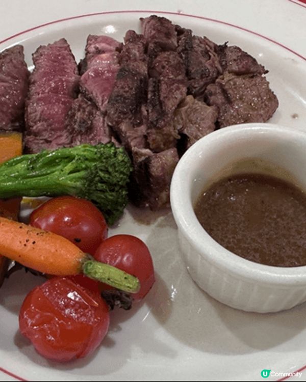 呢間西餐位於蓮塘口岸坐到阪田站附近嘅一個商場 環境好食物精緻...