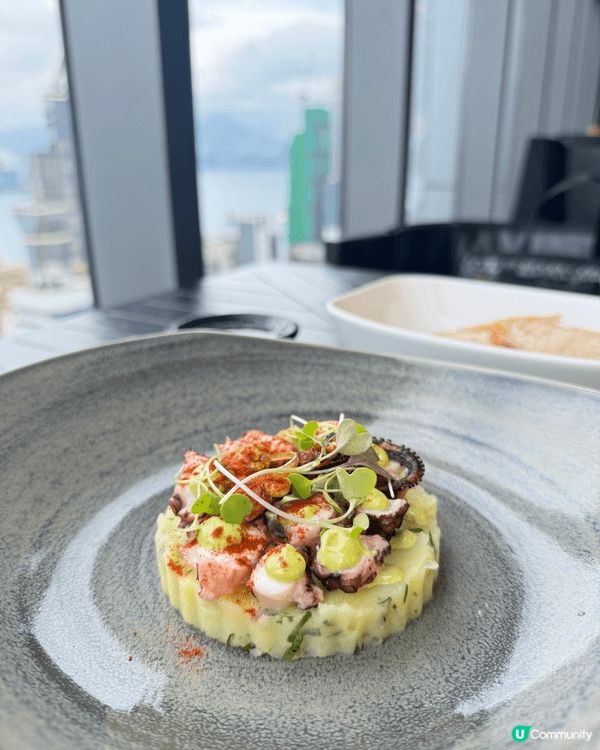 今日喺銅鑼灣Alto用餐，環境舒適，高層望到維港同香港島景色...