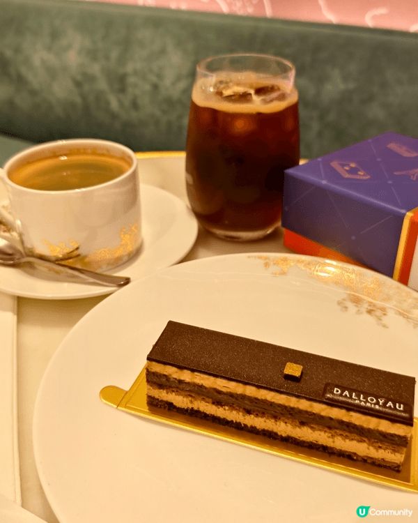 同朋友去尖沙咀行街，我想搵個地方坐低歎返件靚cake、飲杯咖...