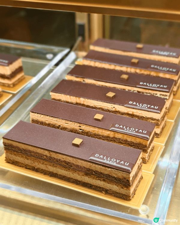 同朋友去尖沙咀行街，我想搵個地方坐低歎返件靚cake、飲杯咖...