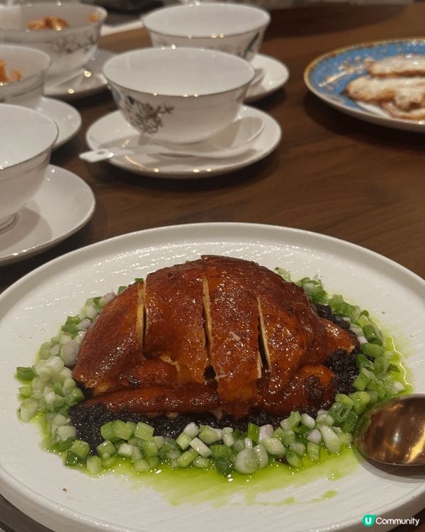 1. 首張圖：脆炸蜜糖肉/咕嚕肉類 橙紅色嘅肉塊裹住晶瑩嘅糖...