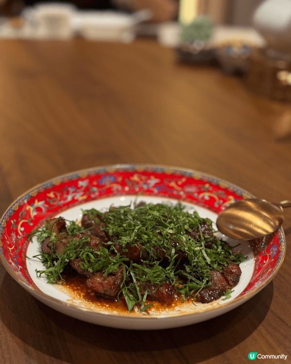 1. 首張圖：脆炸蜜糖肉/咕嚕肉類 橙紅色嘅肉塊裹住晶瑩嘅糖...