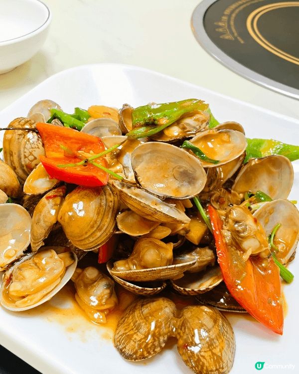 最喜歡食大排檔，有鑊氣，是香港本地人的味道。炒花甲，海鮮粥都...