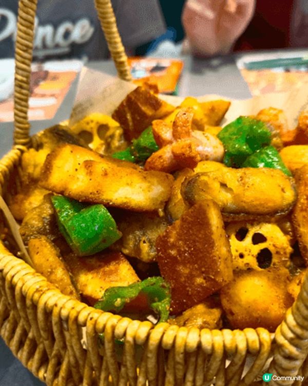 南新疆菜香料濃烈，孜然羊肉鮮嫩，烤餅香脆，融合民族風味，最能...