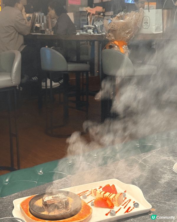 一間勁有氣氛的bar，小食拼盤真係我最愛，魷魚🦑唔會好多粉，...