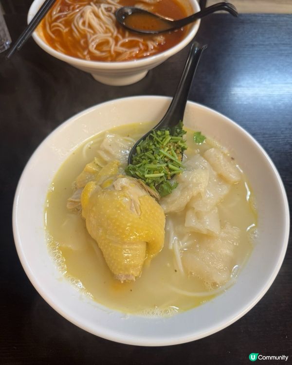 環境舒服🤤 必試花膠雞米線🍲
