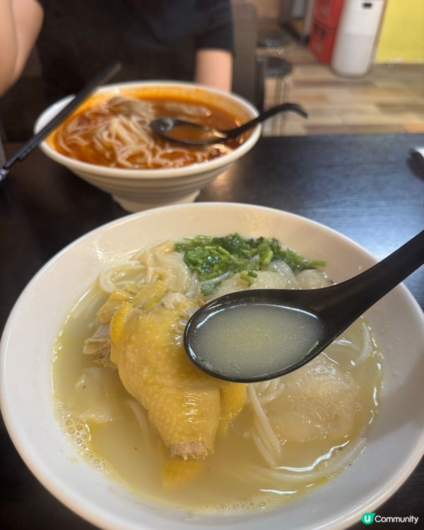 環境舒服🤤 必試花膠雞米線🍲
