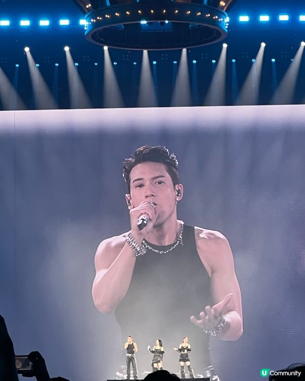 英皇演唱會~Kenny 好靚仔!仲有張敬軒同Joey~ 太投...