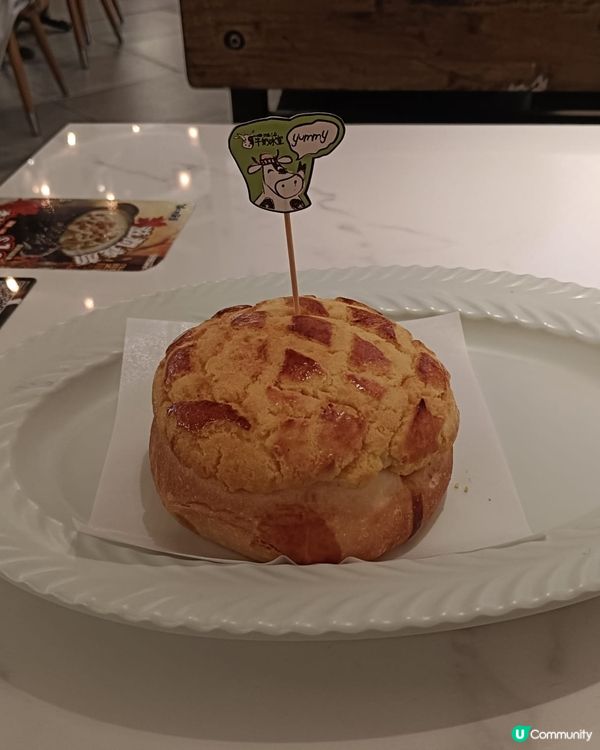 爆漿拉絲菠蘿包