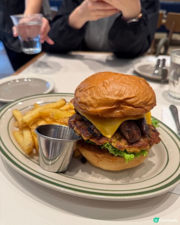 The pantry 素芝士漢堡🍔配薯條