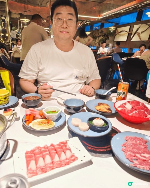 早前喺深圳食過一個海鮮自助火鍋，地方大之餘，除了海鮮仲有其他...
